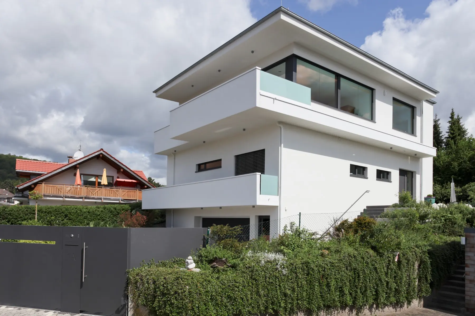 Von Eyrich & Rink realisiertes Wohnhaus mit Balkonen